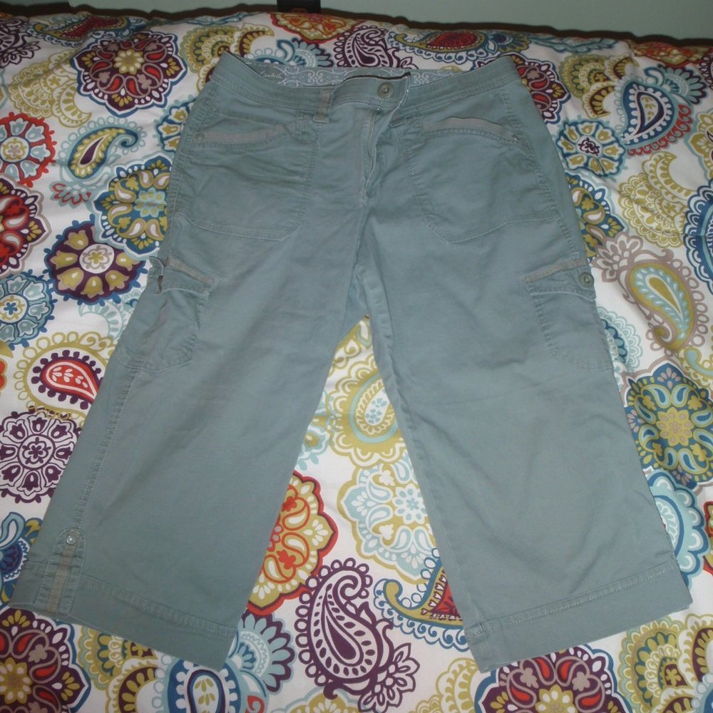 Ladies Gloria Vanderbilt Capri Pants - Size 10